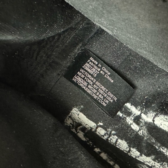 Victoria's Secret Black Too Glam To Give A Damn Makeup Cosmetic Bag Hearts Kiss - Picture 11 of 12